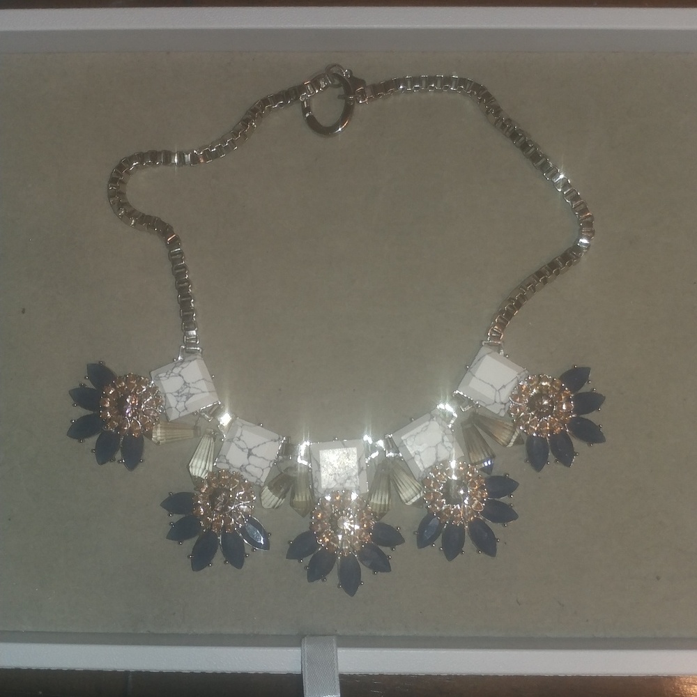 Statement necklace - Picture 4 of 7